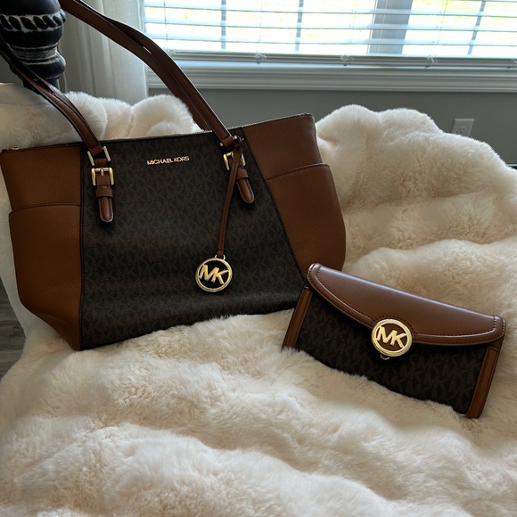 MK purse and wallet - Picture 1 of 10